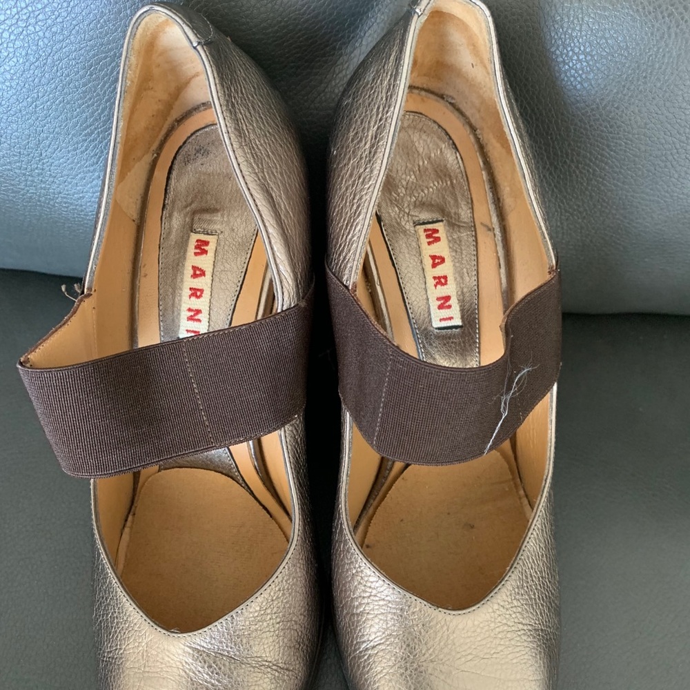 Marni Size 38 US 8 Gold Wedge style Mary Janes